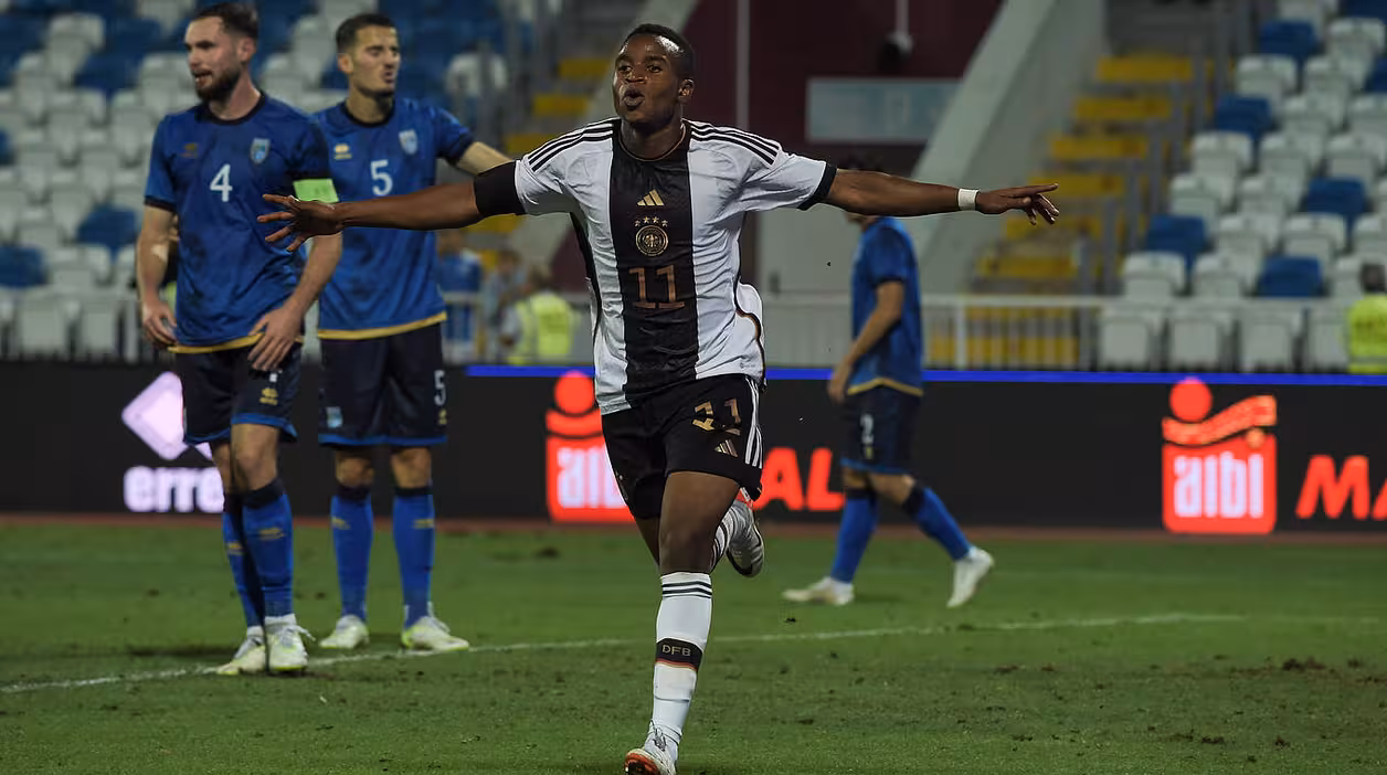 德国队在欧预赛赛场上尽展实力，轻松获胜