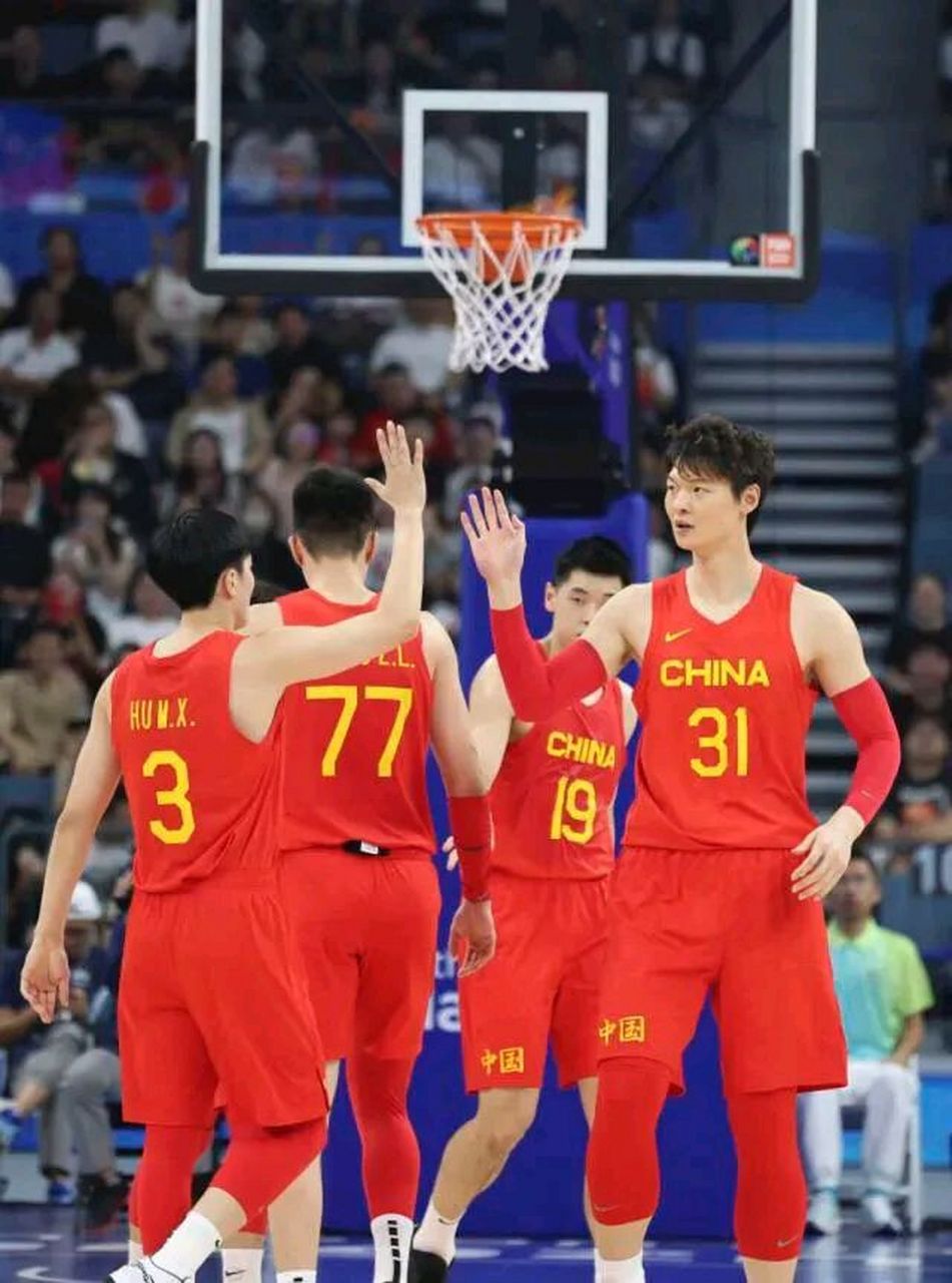 亚洲男篮在比赛中夺取胜利，表现出色