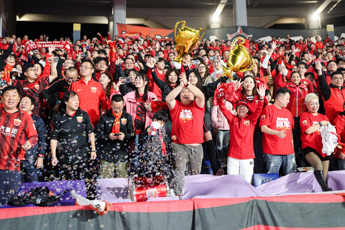众多运动员实力出众，赛场气氛热烈高涨