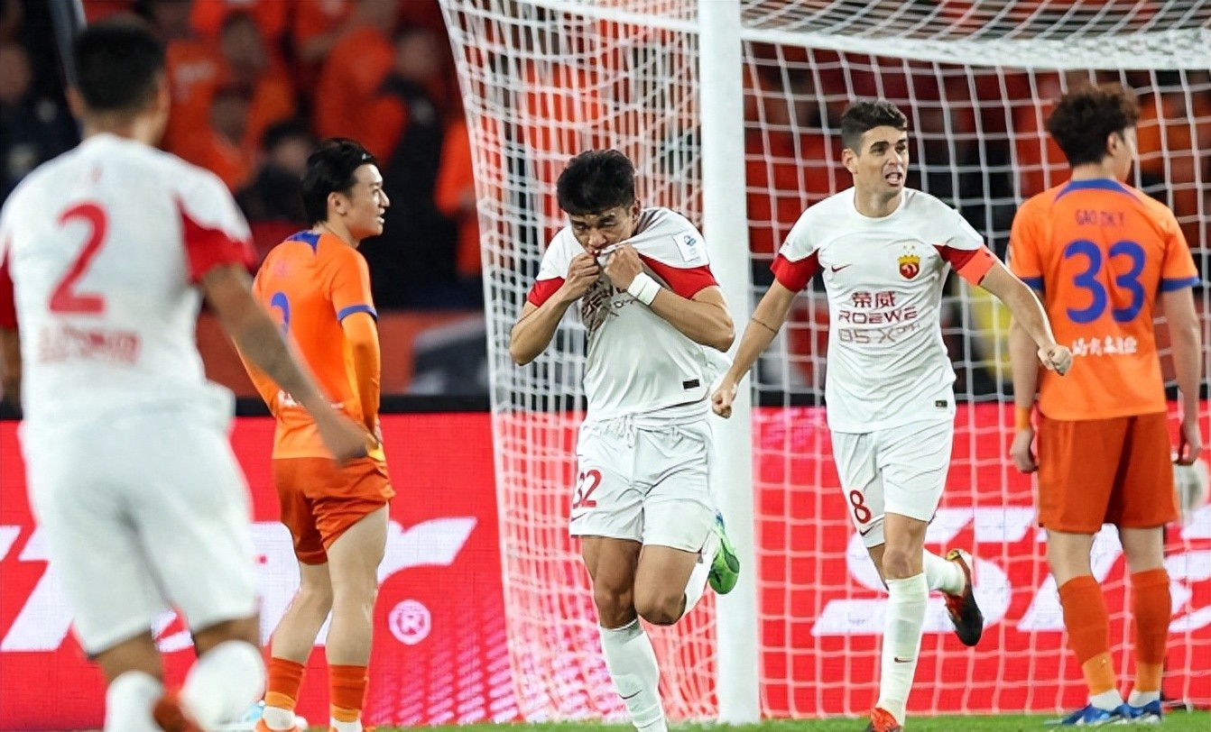 比赛节奏明快，场上火花不断