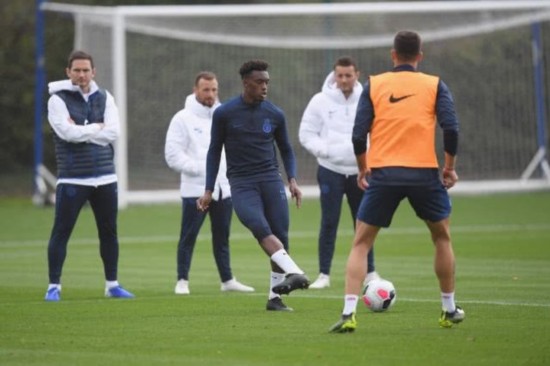 阿贾克斯力克切尔西，小组出线前景一片光明