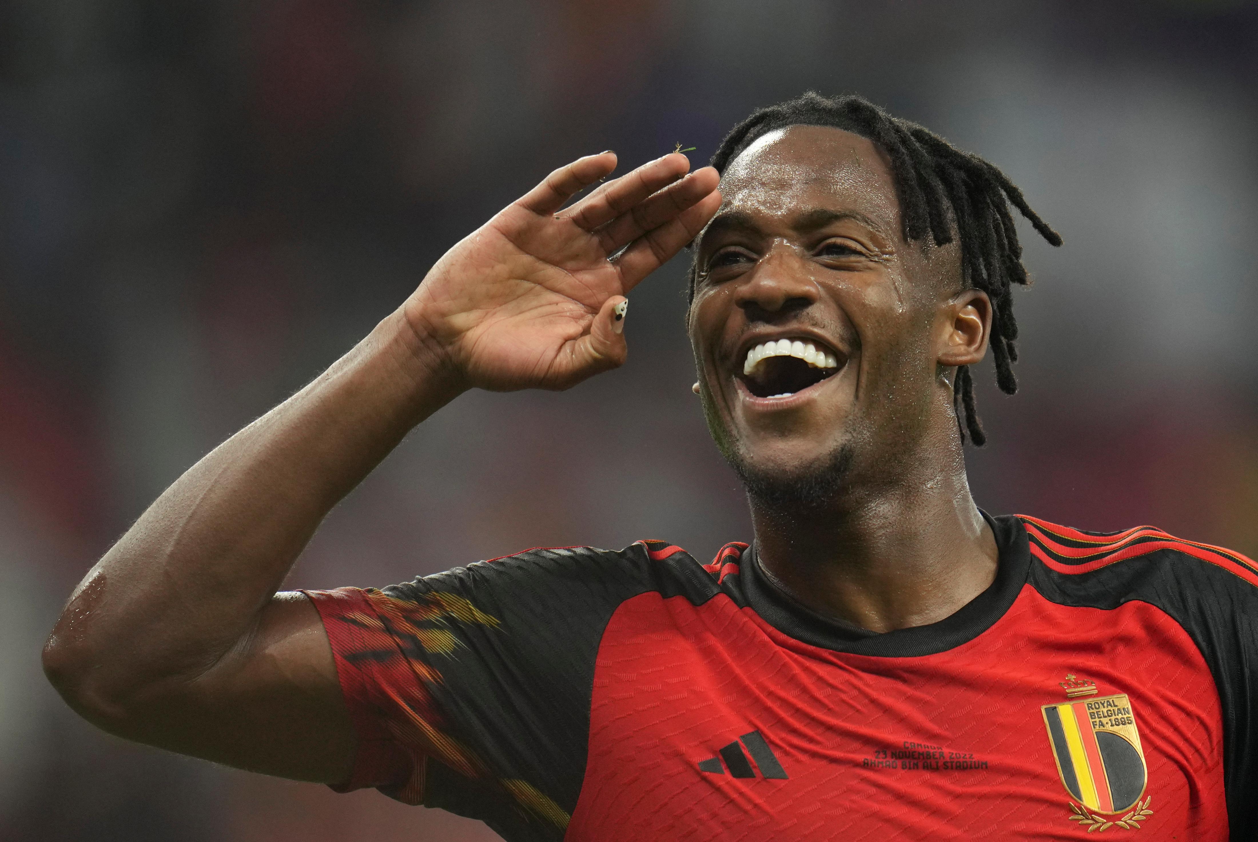 西班牙队殊荣频传，世界杯形势一片大好