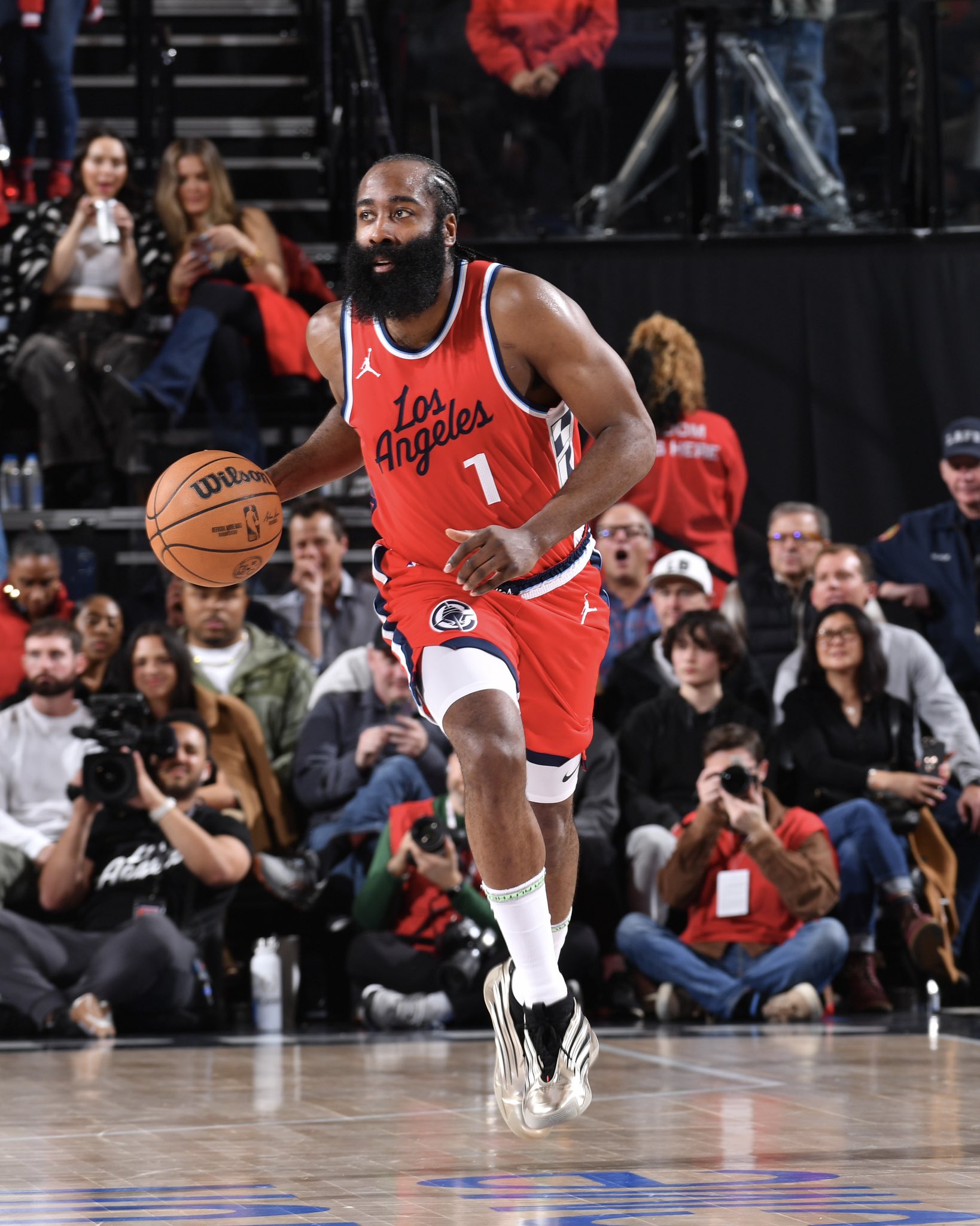 哈登火爆砍下分助篮网轻取灰熊