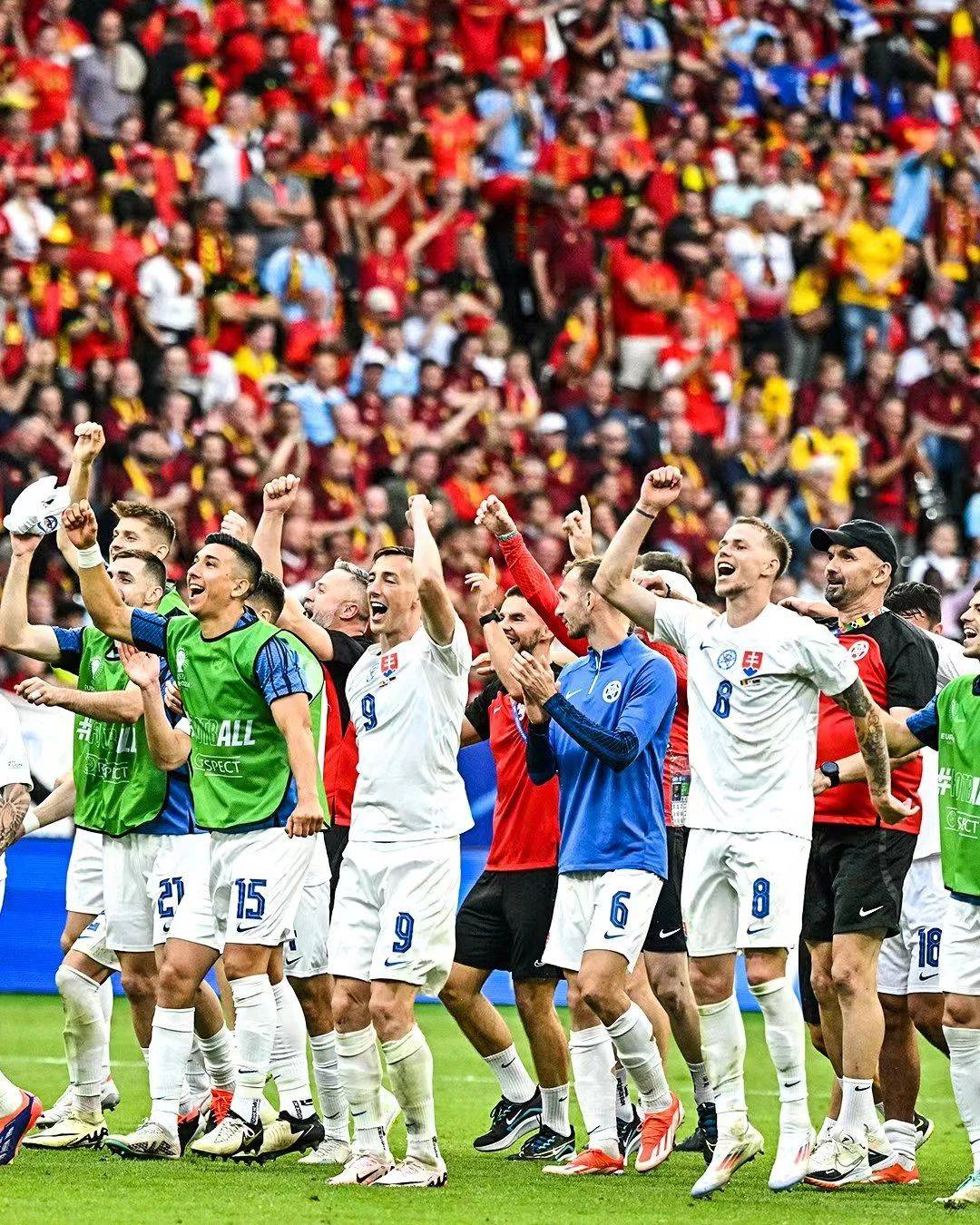 斯洛伐克客场击败巴布亚，成功跻身欧洲杯正赛