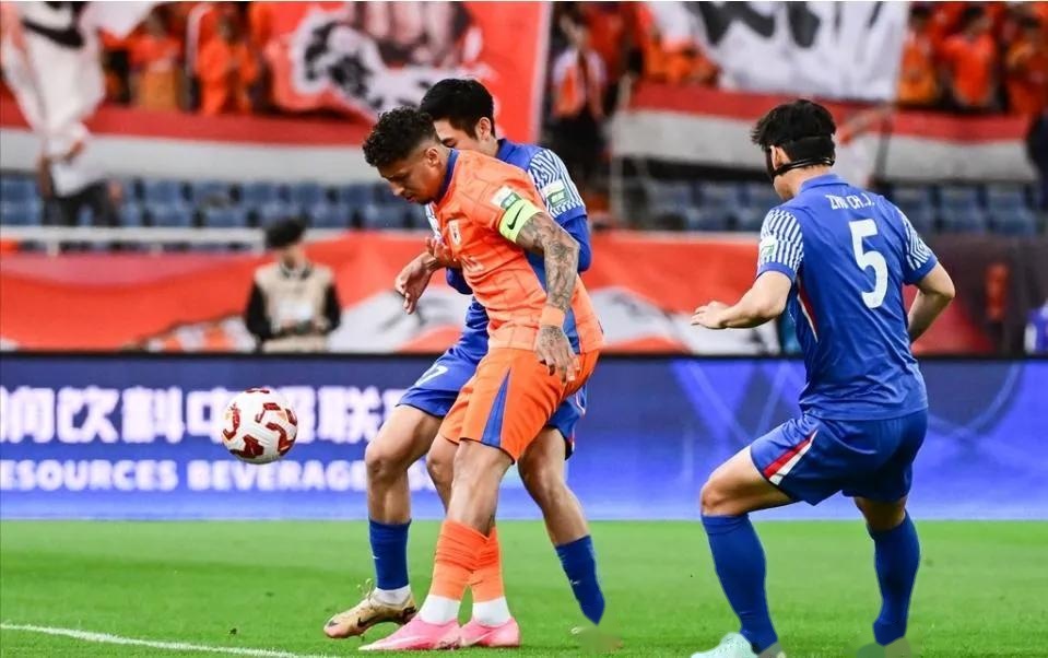 包含恒大力图击败泰达，誓取连胜的词条