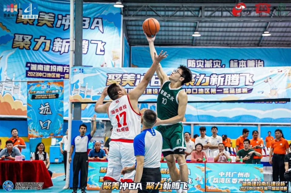 广州队在激烈比拼中取得胜利，晋级下一轮