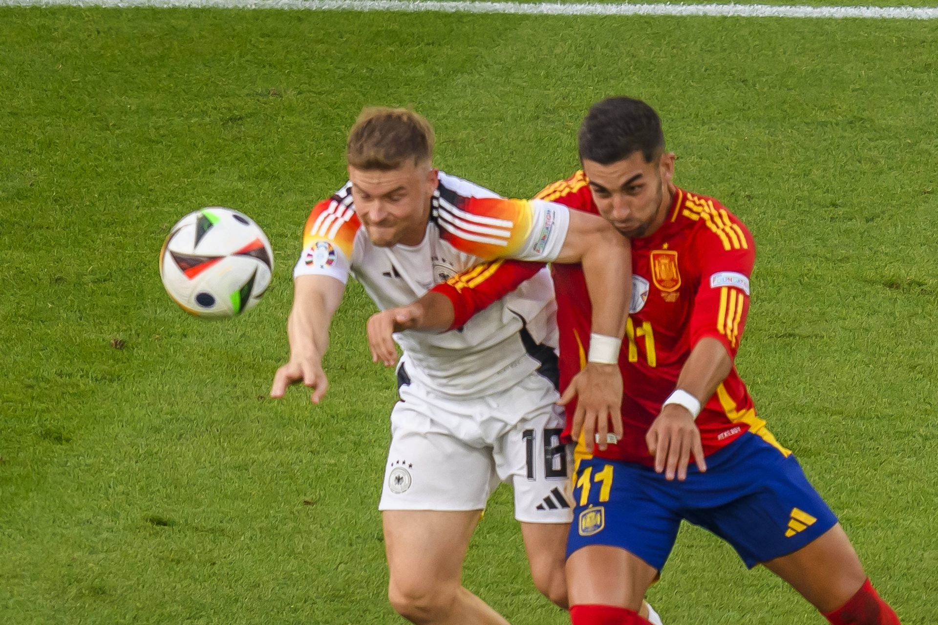 意大利队在欧锦赛上击败对手，跻身强强对话的简单介绍