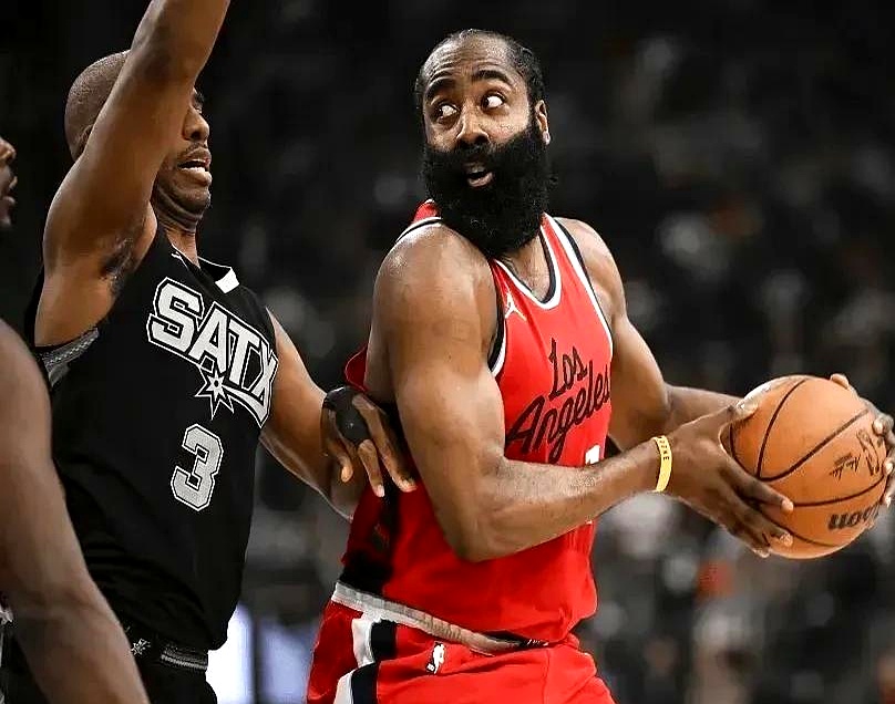 开拓者击败快船，后卫轰下分，全队取得关键胜利