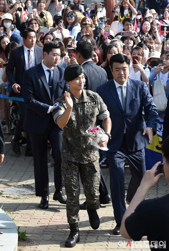 关于HKA翻盘BLG，Oner团战一打五焦点之战八强赛，让粉丝疯狂欢呼的信息