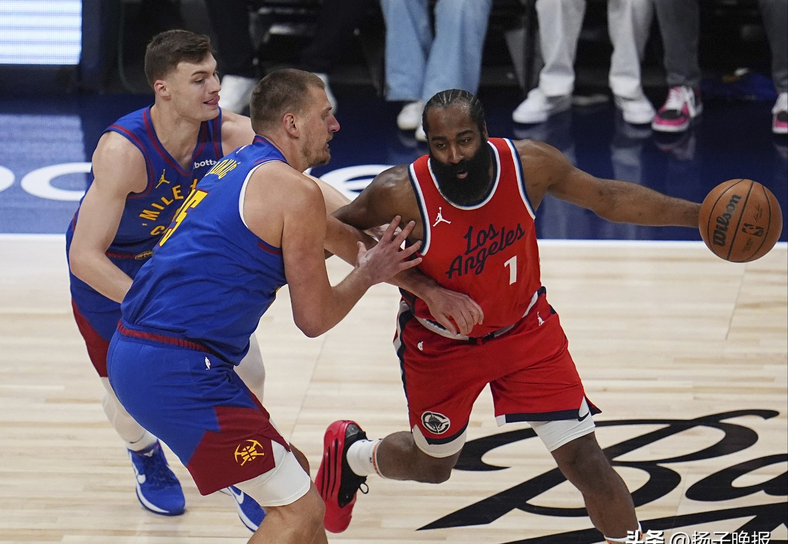 雄鹿队全国首轮，击败开拓者队