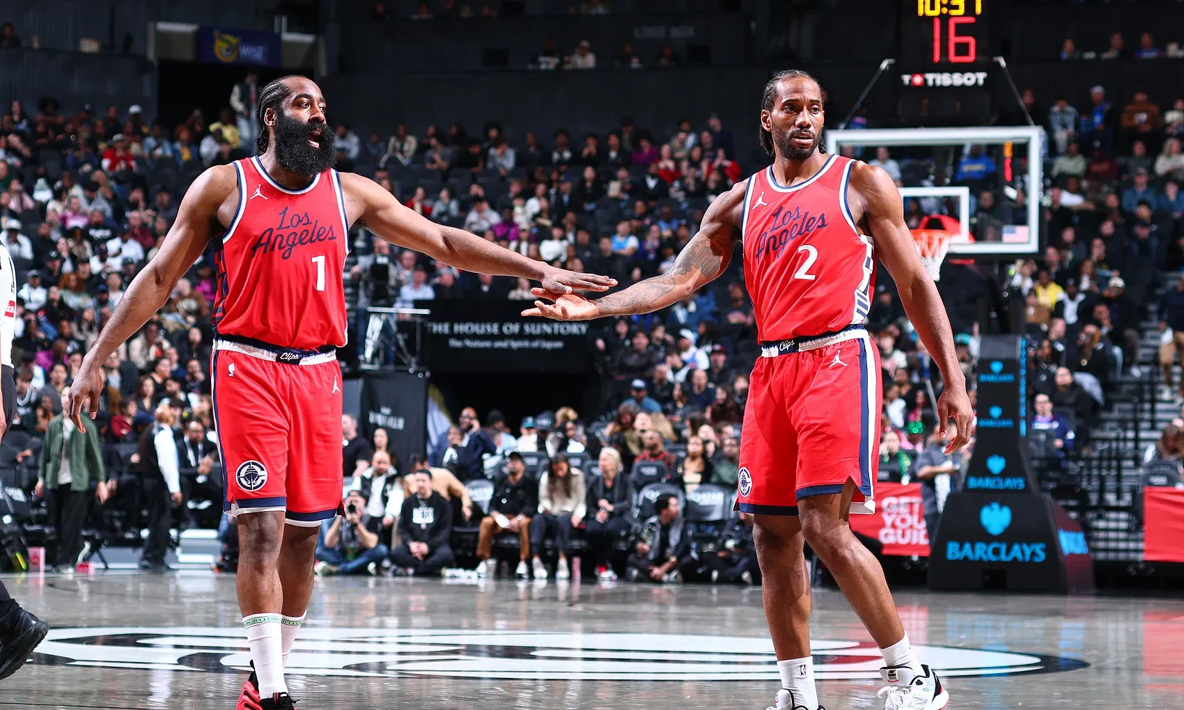 快船客场力克太阳连胜达到九场的简单介绍