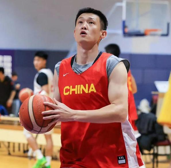 贵州男篮卓越表现，轻松战胜对手