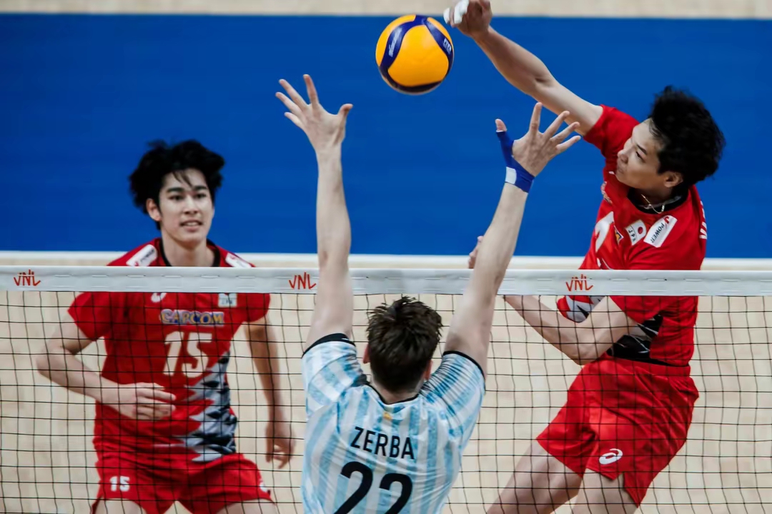 日本队逆转泰国队，安赛龙扛起全队