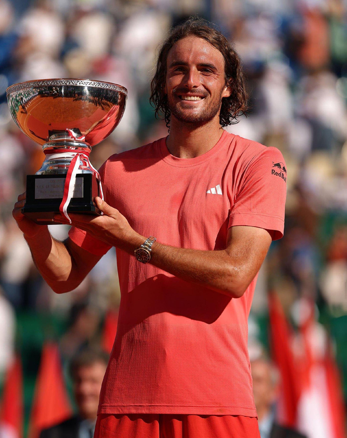 包含戴维斯杯完胜美网，西西帕斯点燃赛场的词条