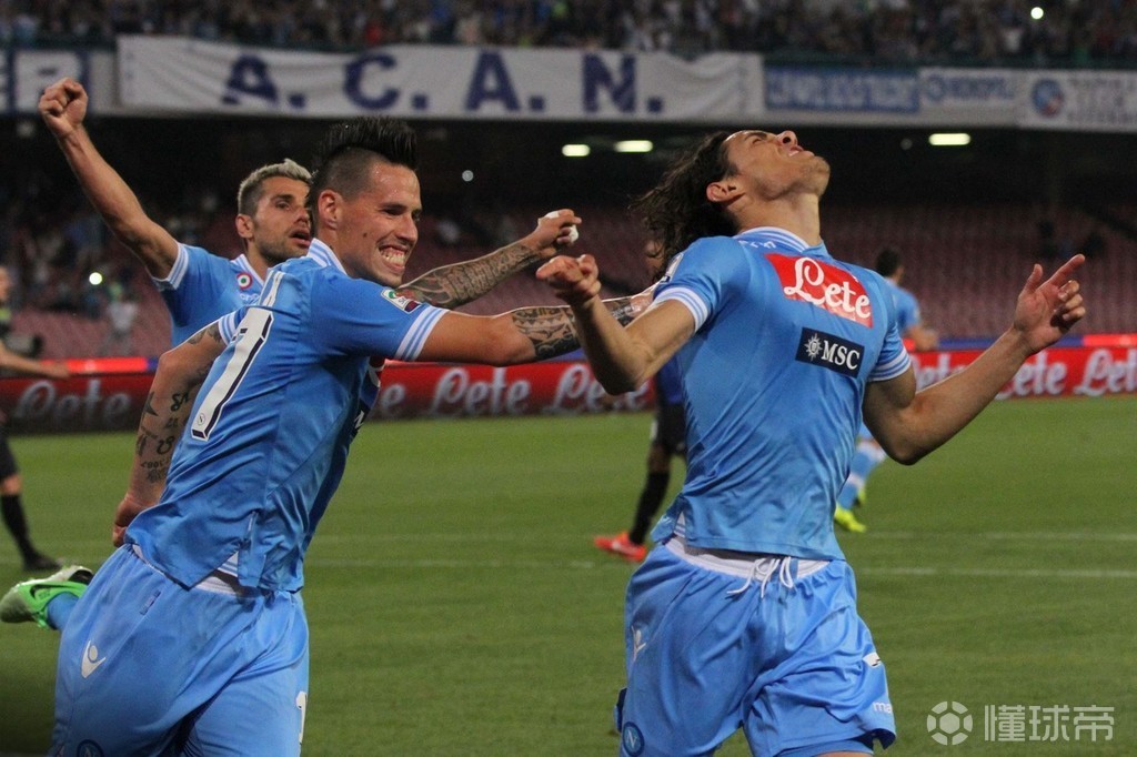 关于巴萨逆转那不勒斯，若日尼奥扛起全队的信息