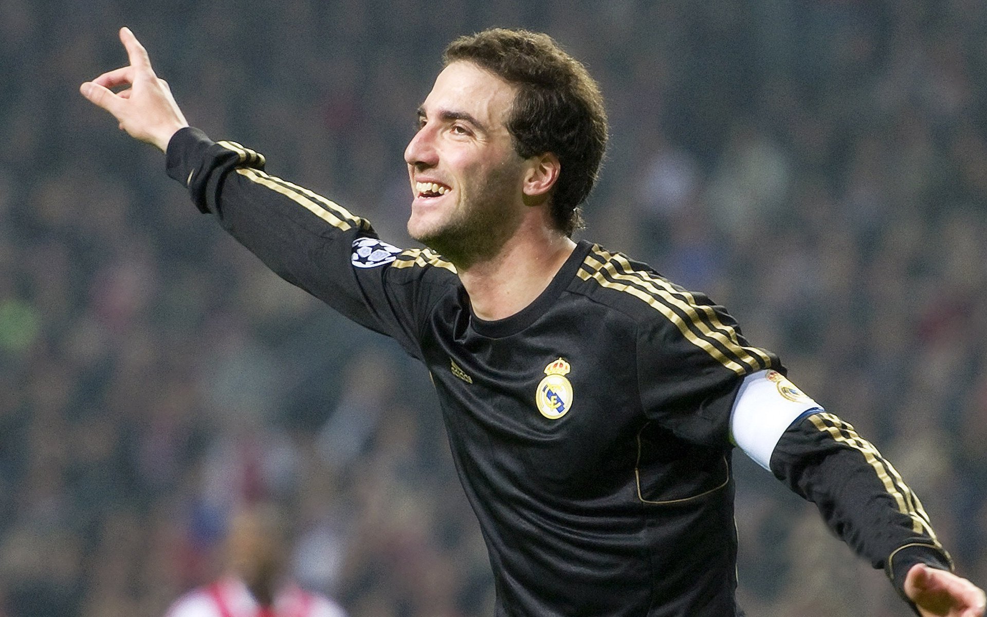 悬崖边的舞者，克莱·汤普森为何总在窒息的舞台上绽放血性之花？