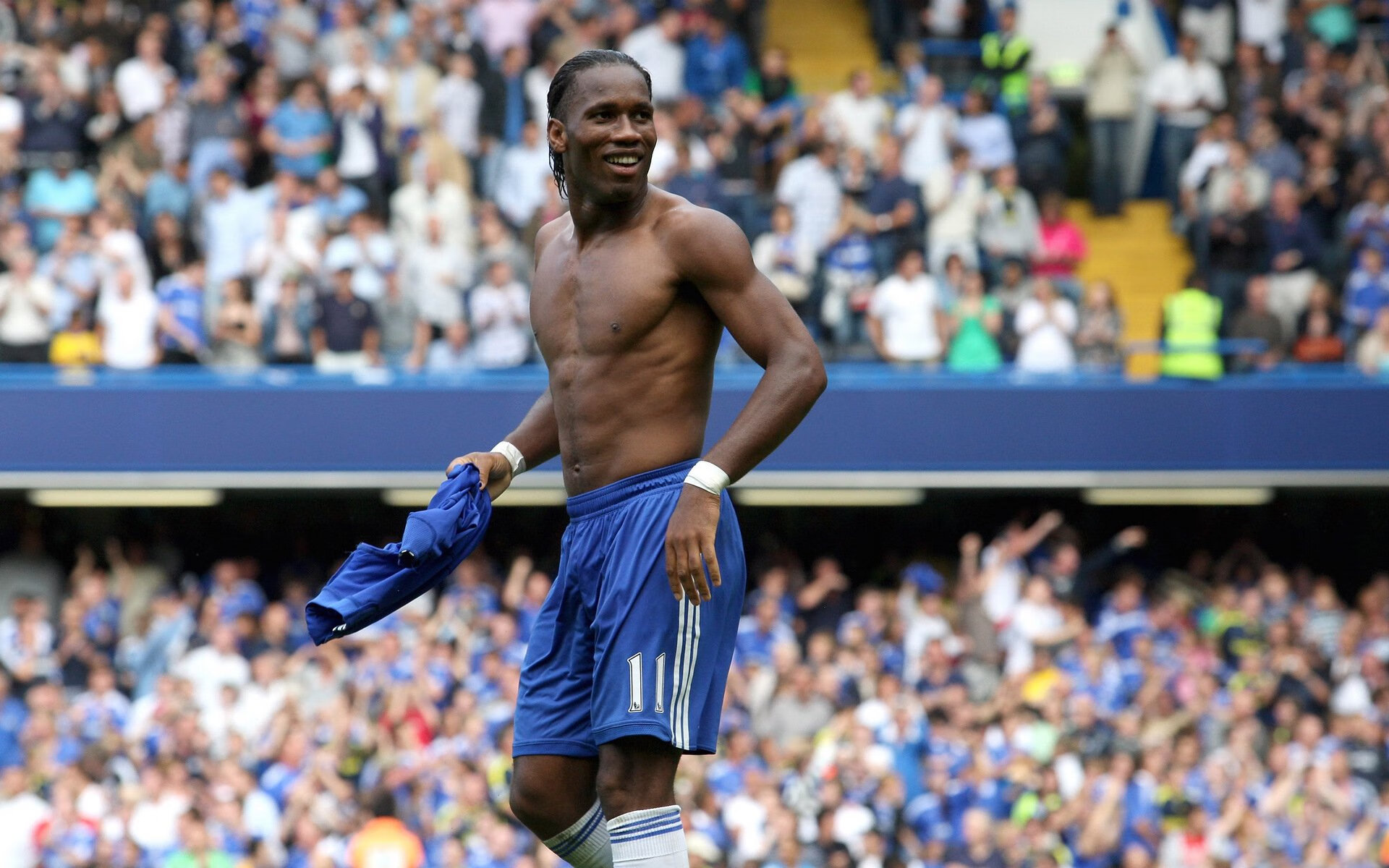 银绿旋风冷静制敌，天才少年惊艳四座—阿斯顿马丁力克索伯的战术交响曲