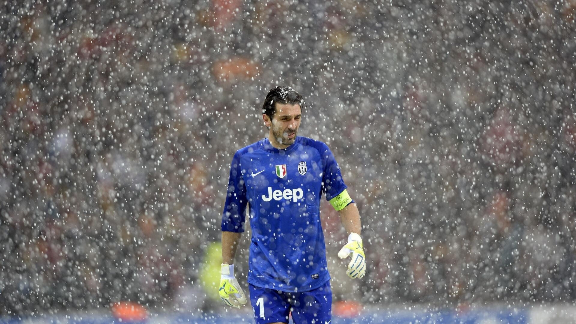 传奇夜，苏亚雷斯一锤定音，曼城演绎伊杜纳信号公园绝杀神话